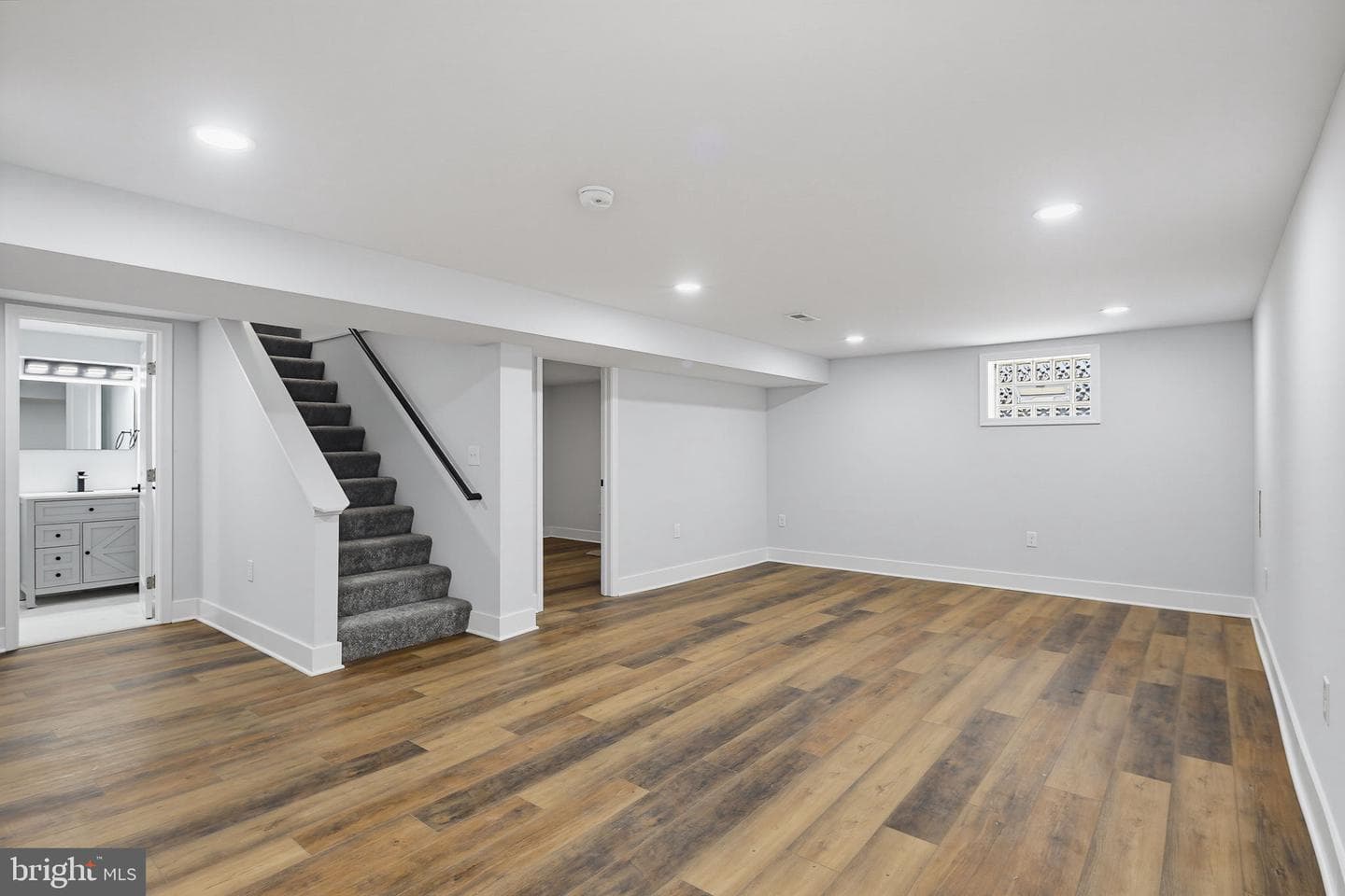 323 3rd Avenue photo 25