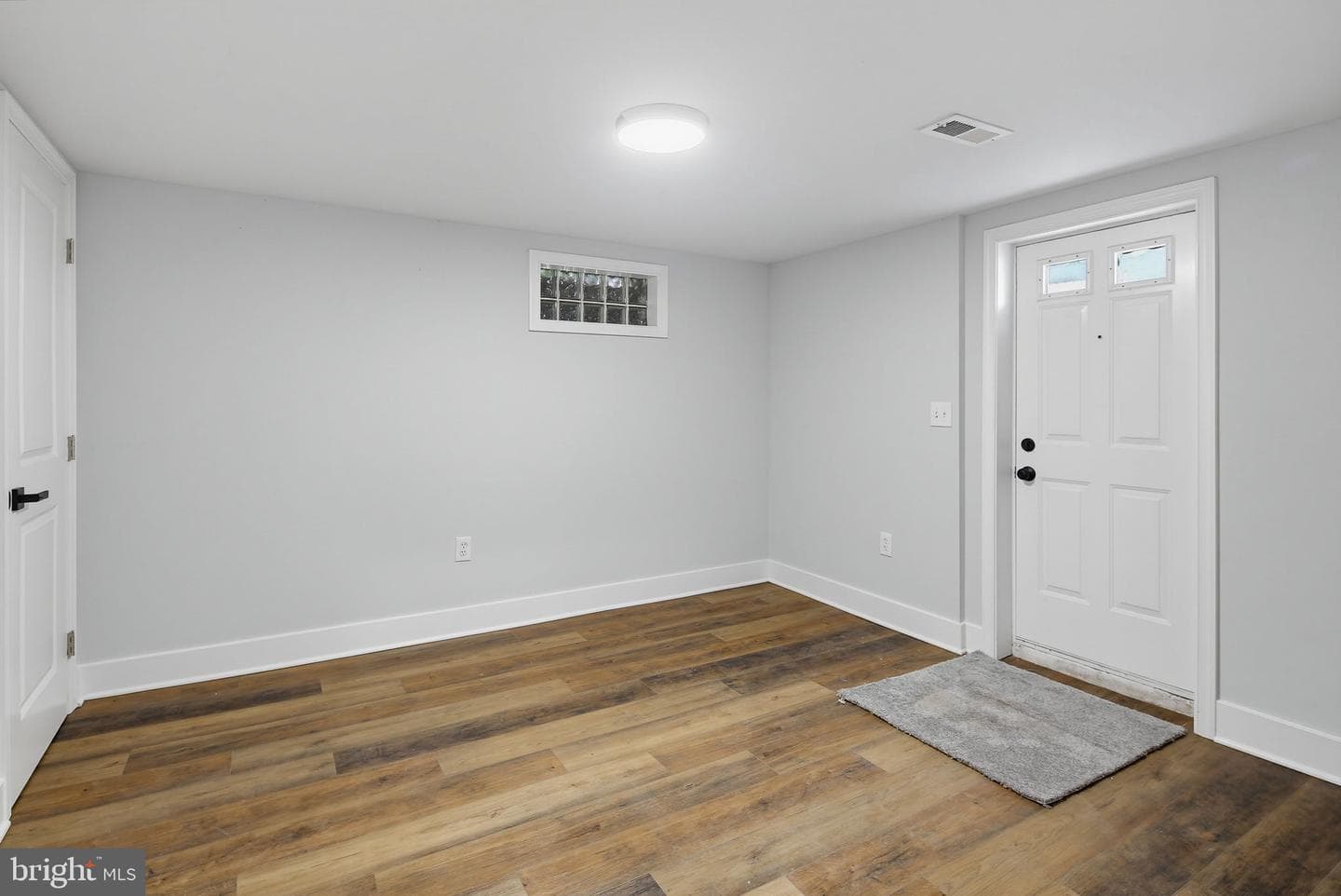 323 3rd Avenue photo 28