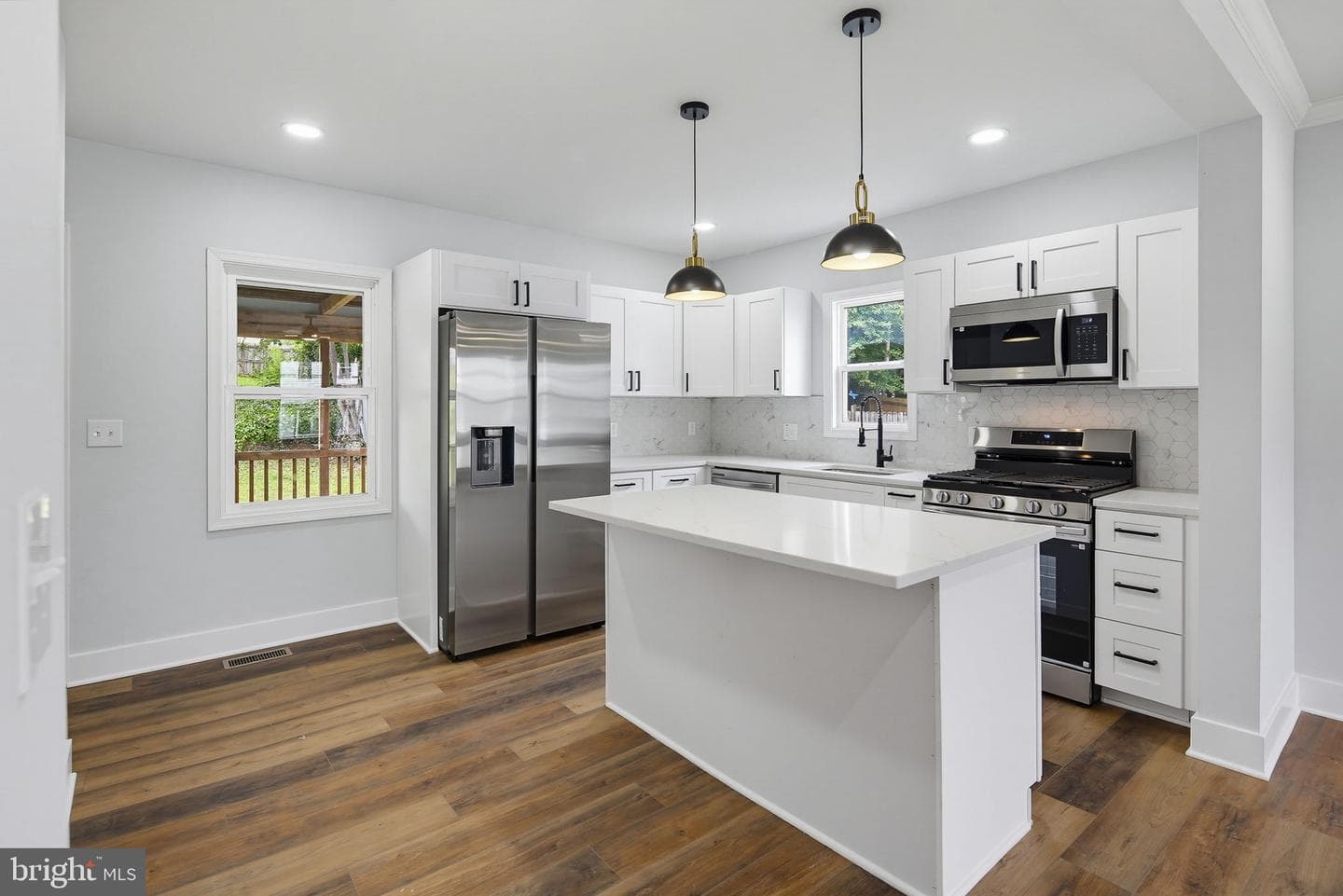 323 3rd Avenue photo 6