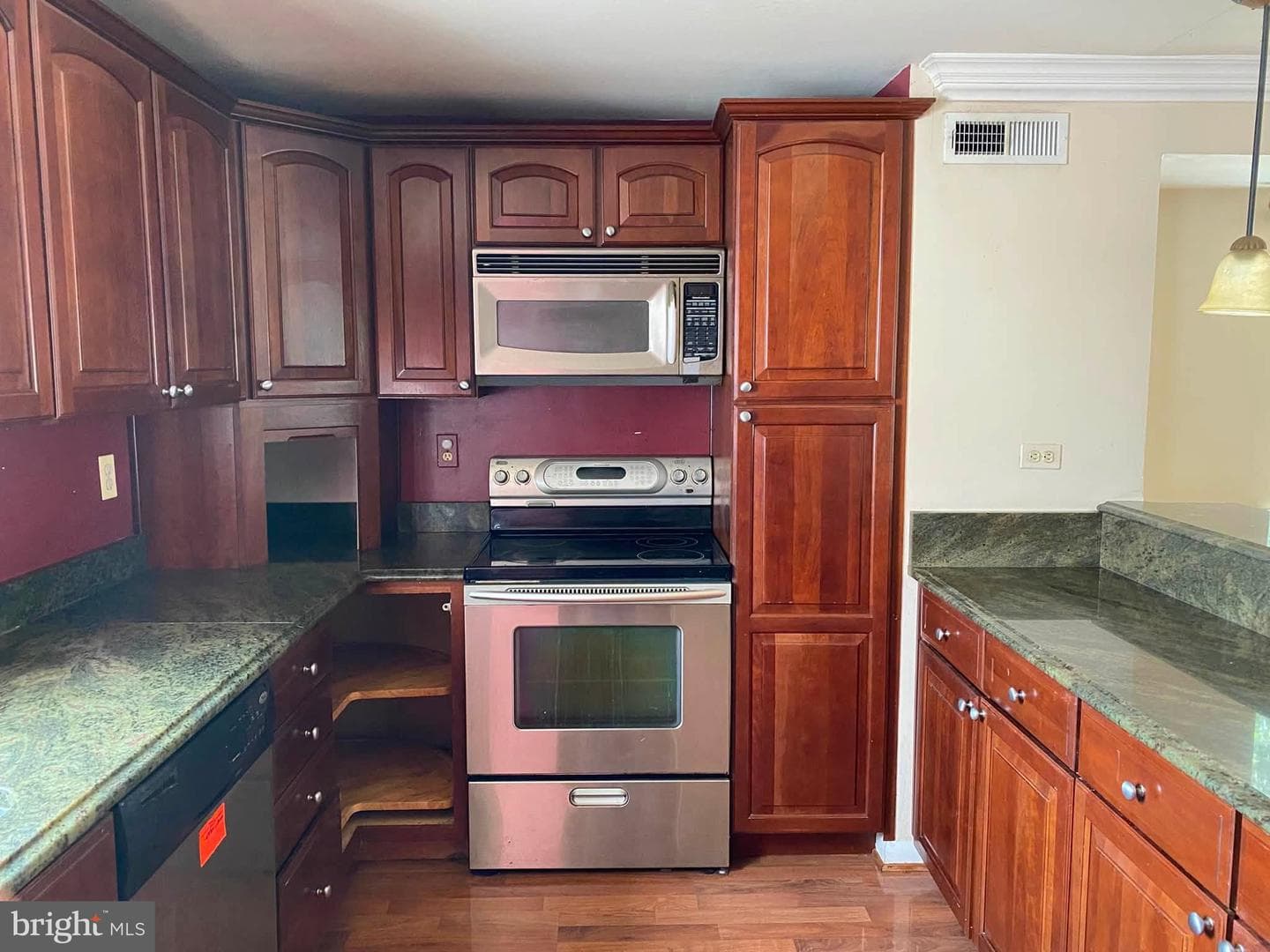 907 Stormont Circle photo 3