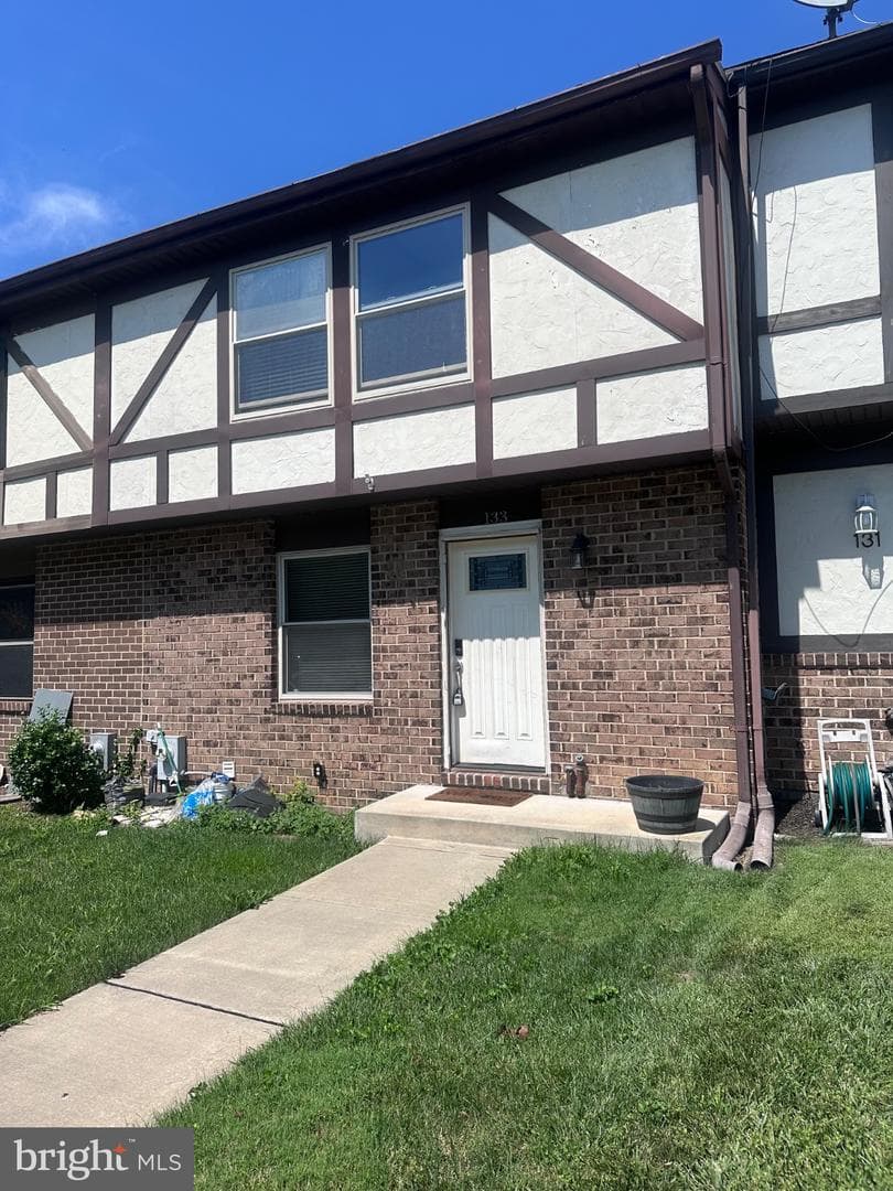 133 Bourbon Court photo 1