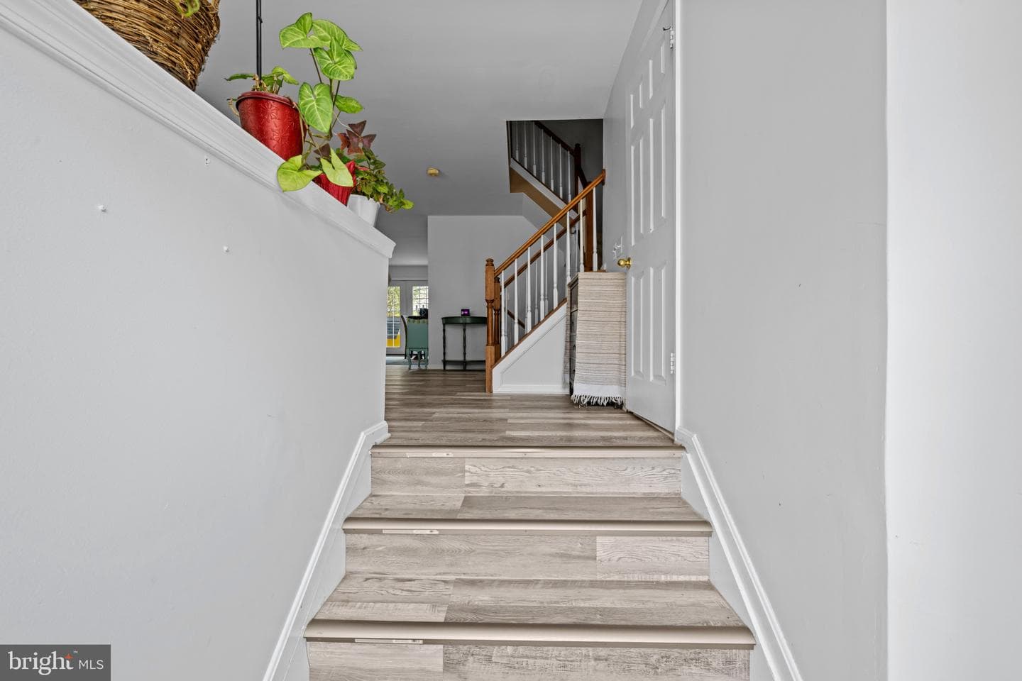 9523 Georgian Way photo 4