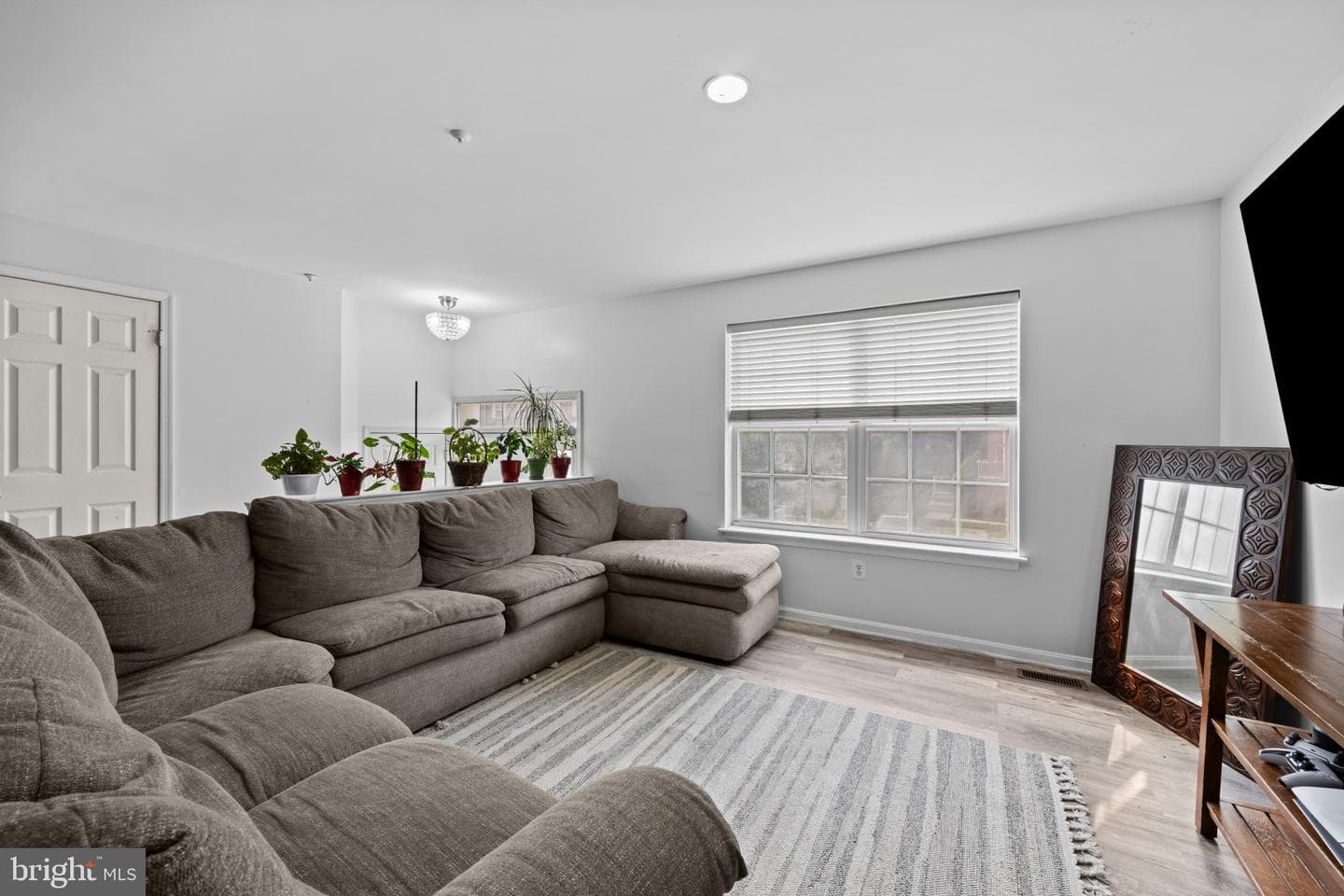 9523 Georgian Way photo 8