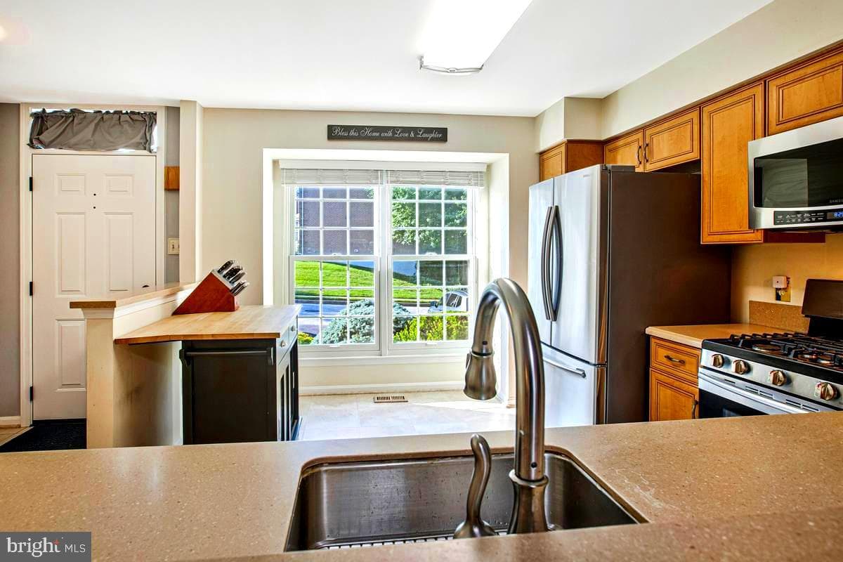 8006 Green Valley Lane photo 10