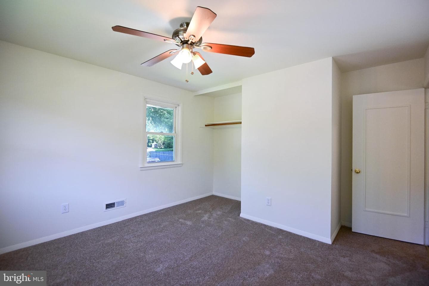 916 Beaverbank Circle photo 17