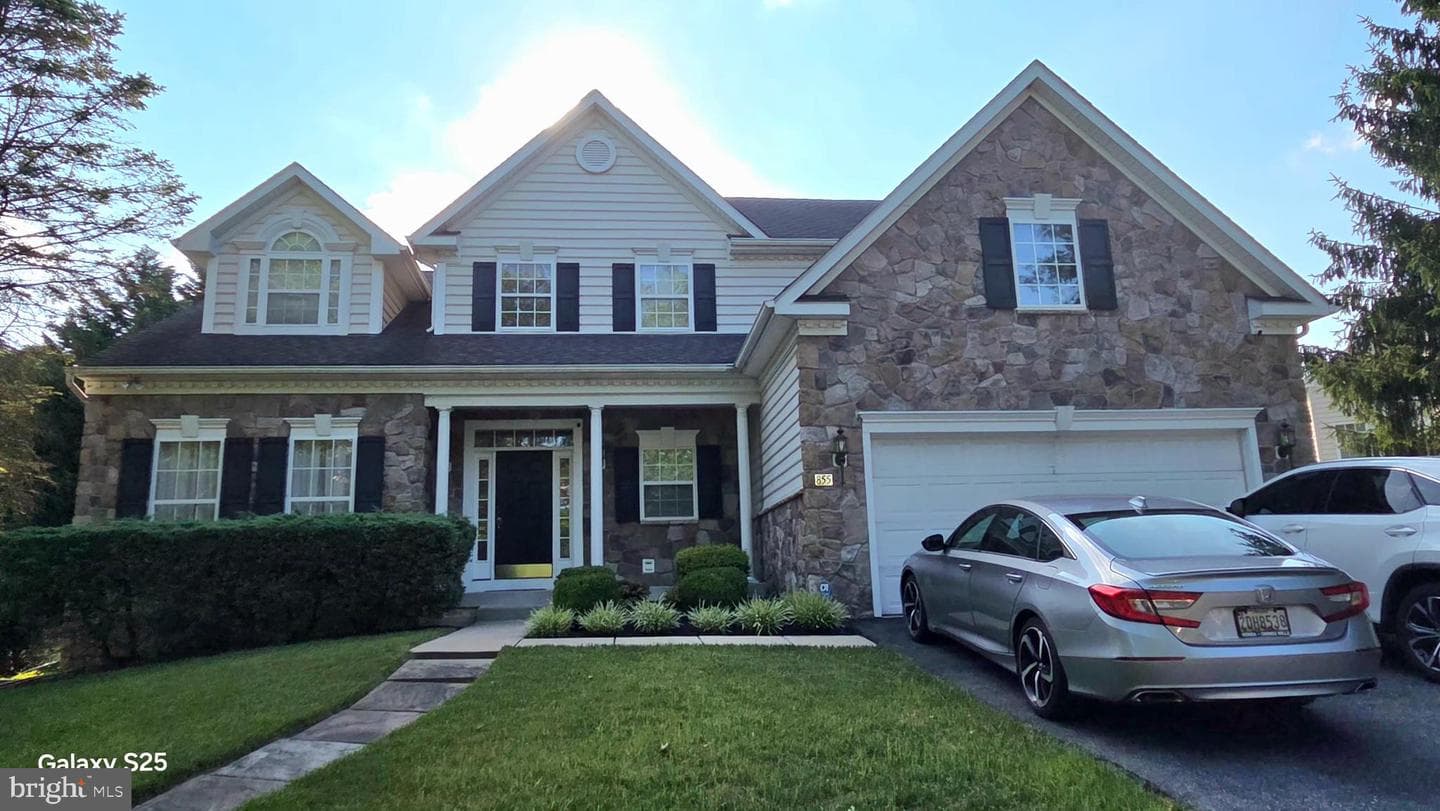 855 Queens Park Drive photo 1