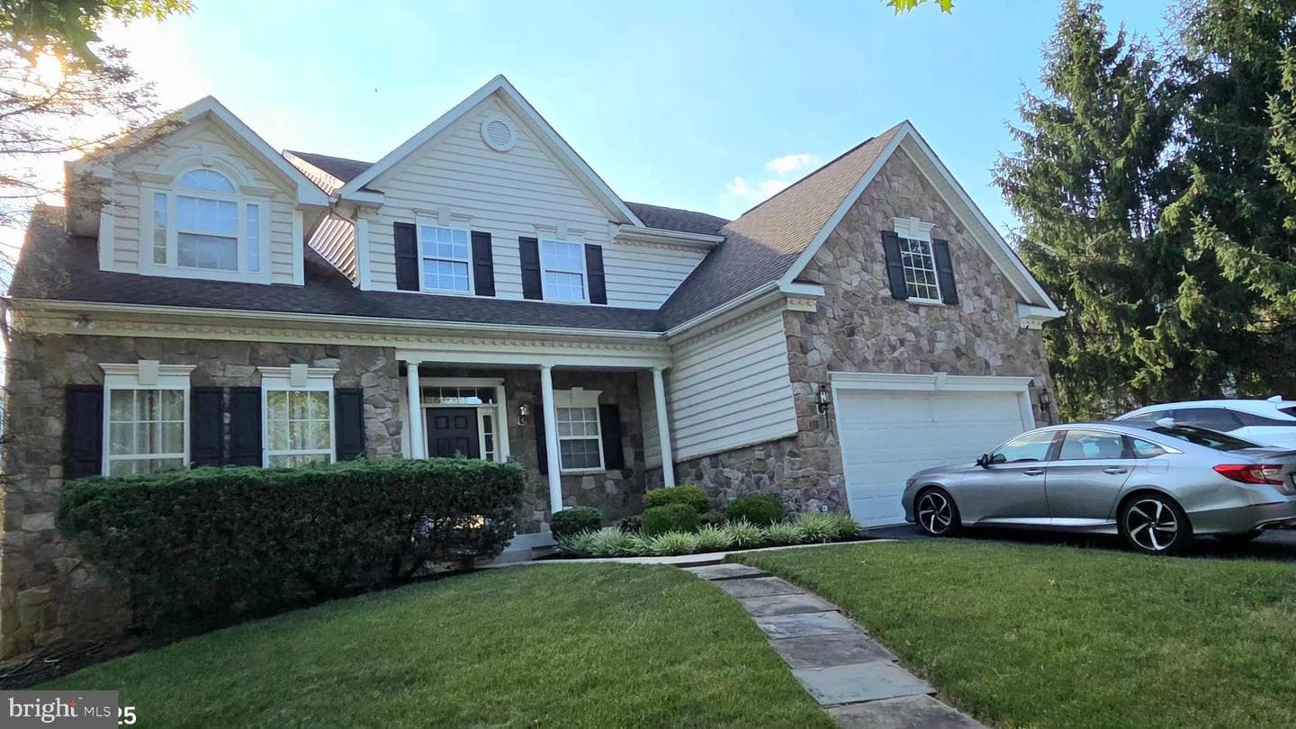 855 Queens Park Drive photo 2