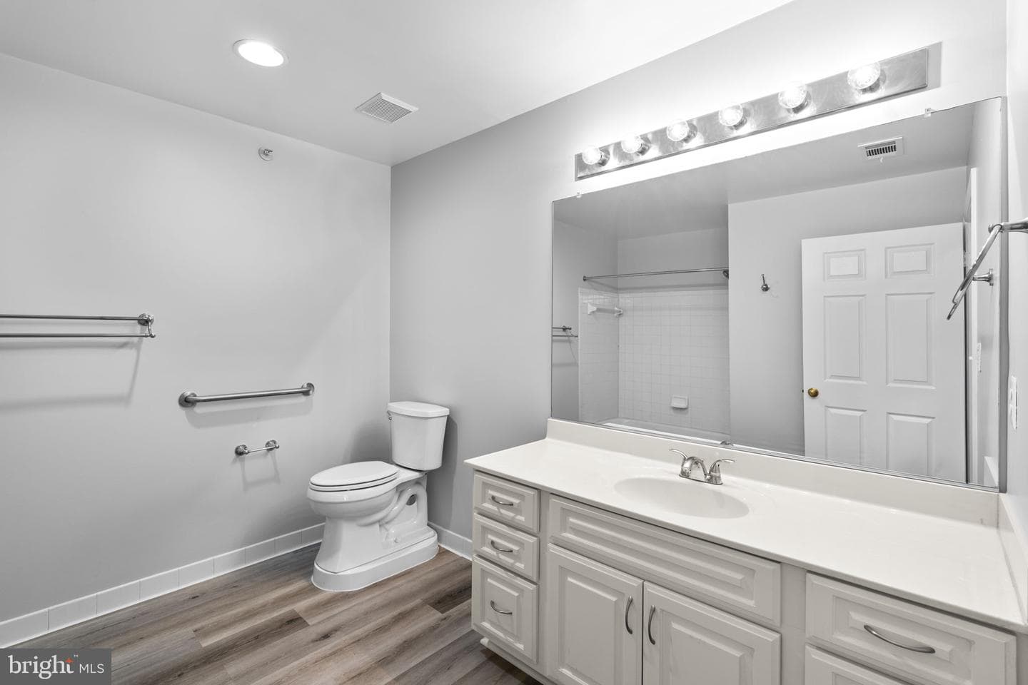 4550 Chaucer Way #406 photo 16