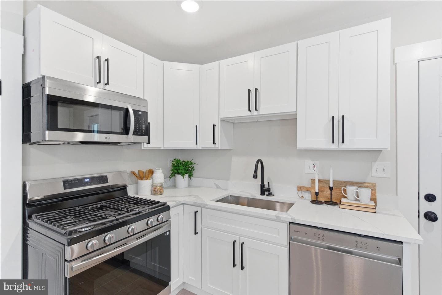 1 Glenwood Avenue photo 13