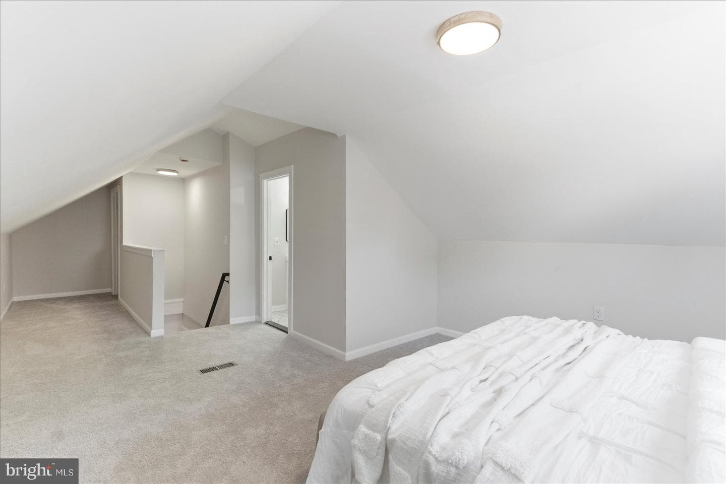 1 Glenwood Avenue photo 16