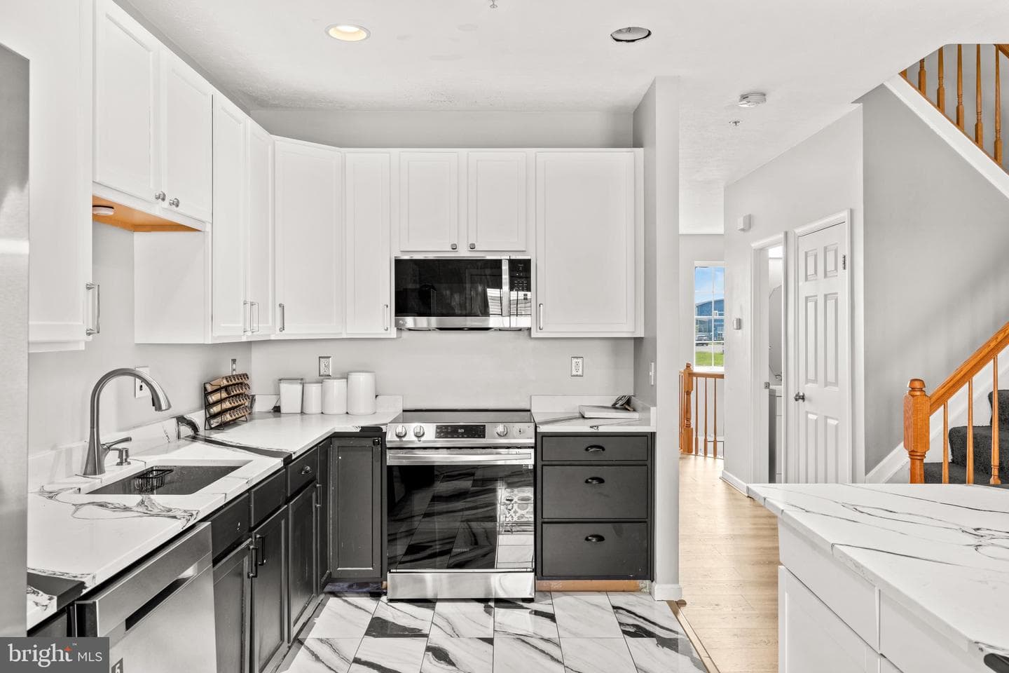884 Lowe Road photo 12