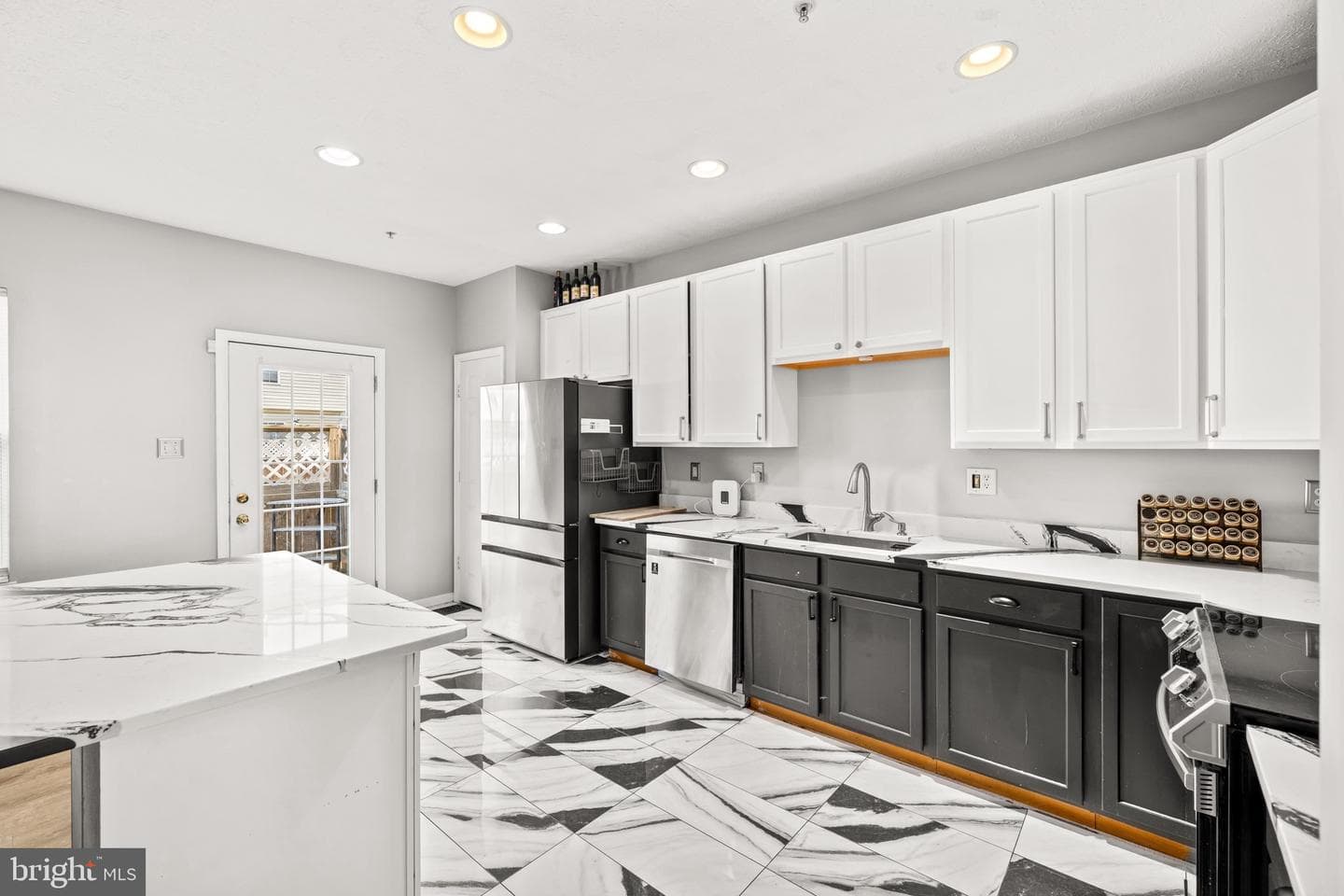 884 Lowe Road photo 13