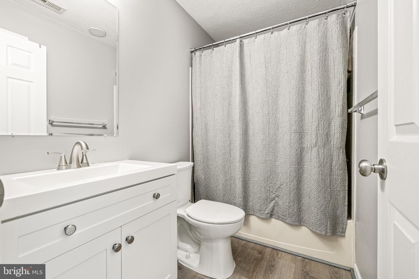 884 Lowe Road photo 16