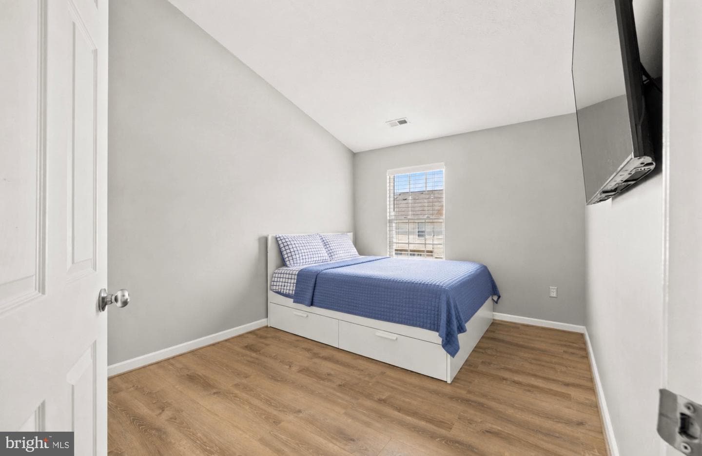 884 Lowe Road photo 21