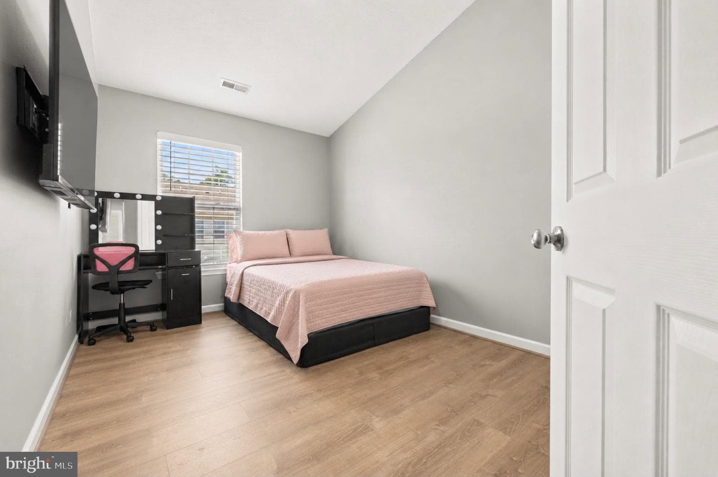884 Lowe Road photo 23