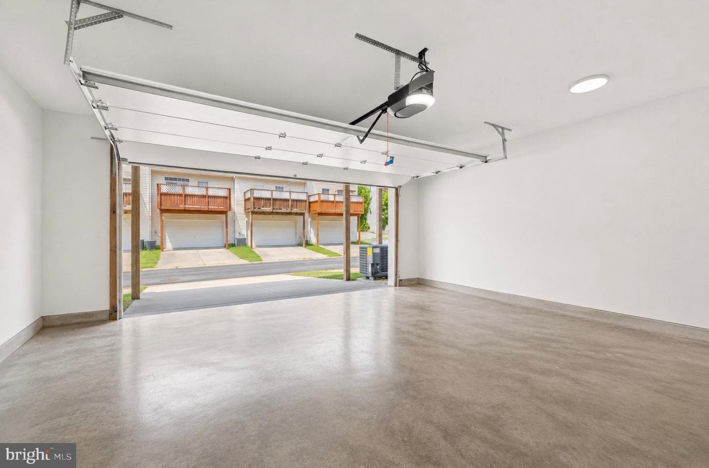 884 Lowe Road photo 25