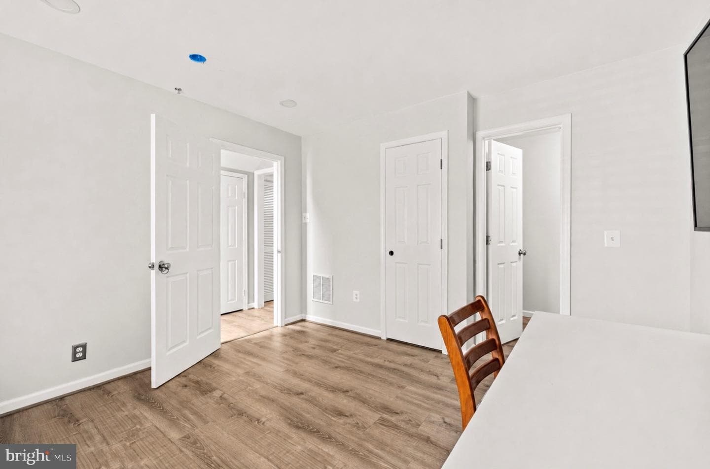 884 Lowe Road photo 5