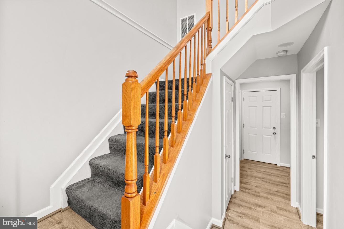 884 Lowe Road photo 7