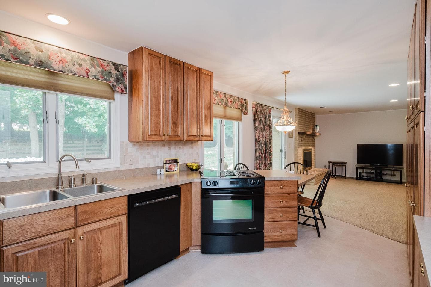 1421 Autumn Leaf Road photo 10