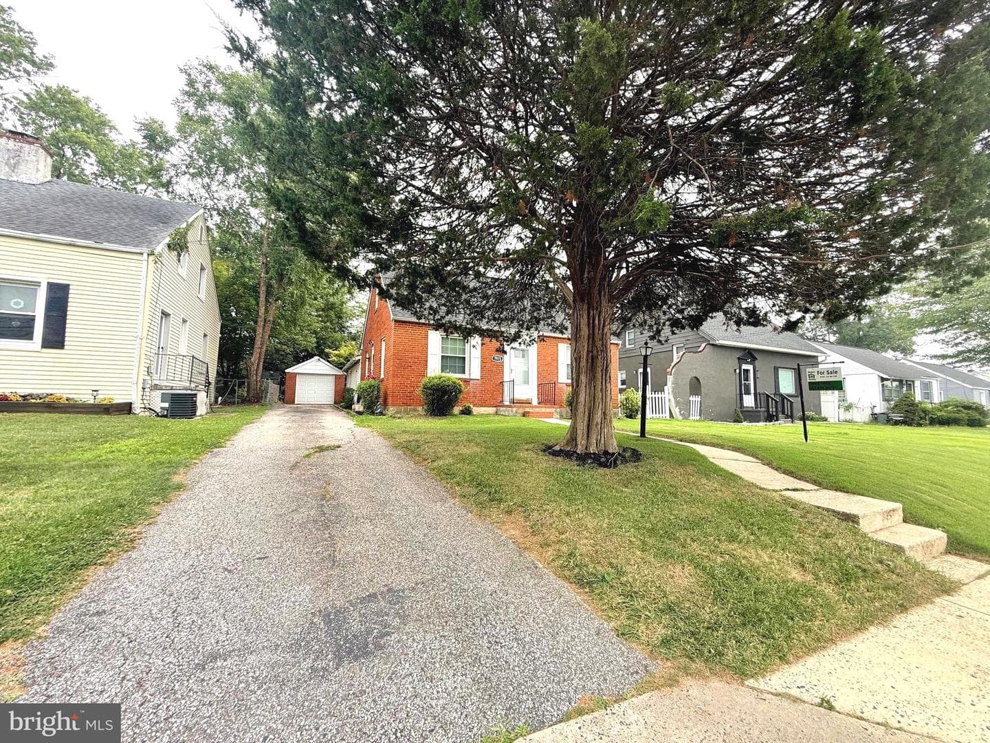 7915 Rolling View Avenue photo 2