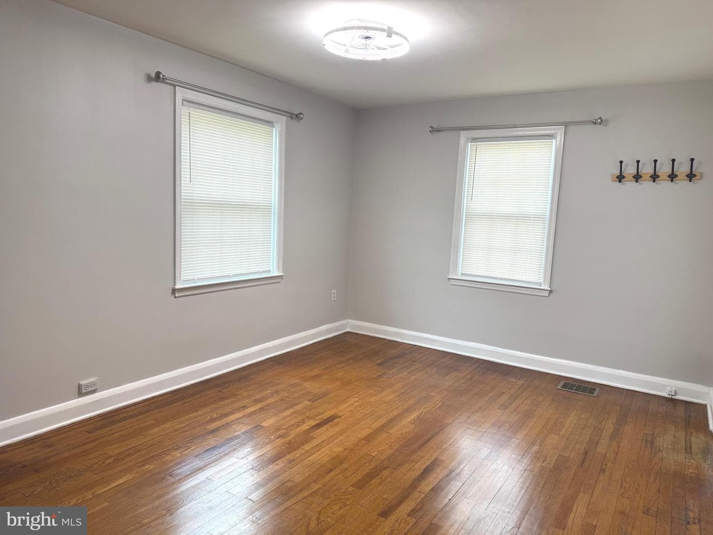 7915 Rolling View Avenue photo 25
