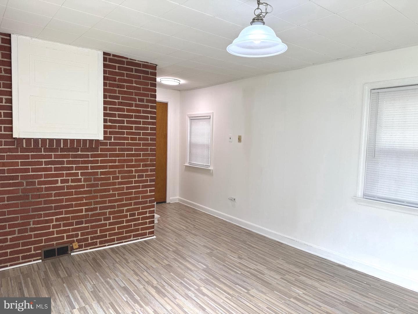 7915 Rolling View Avenue photo 57