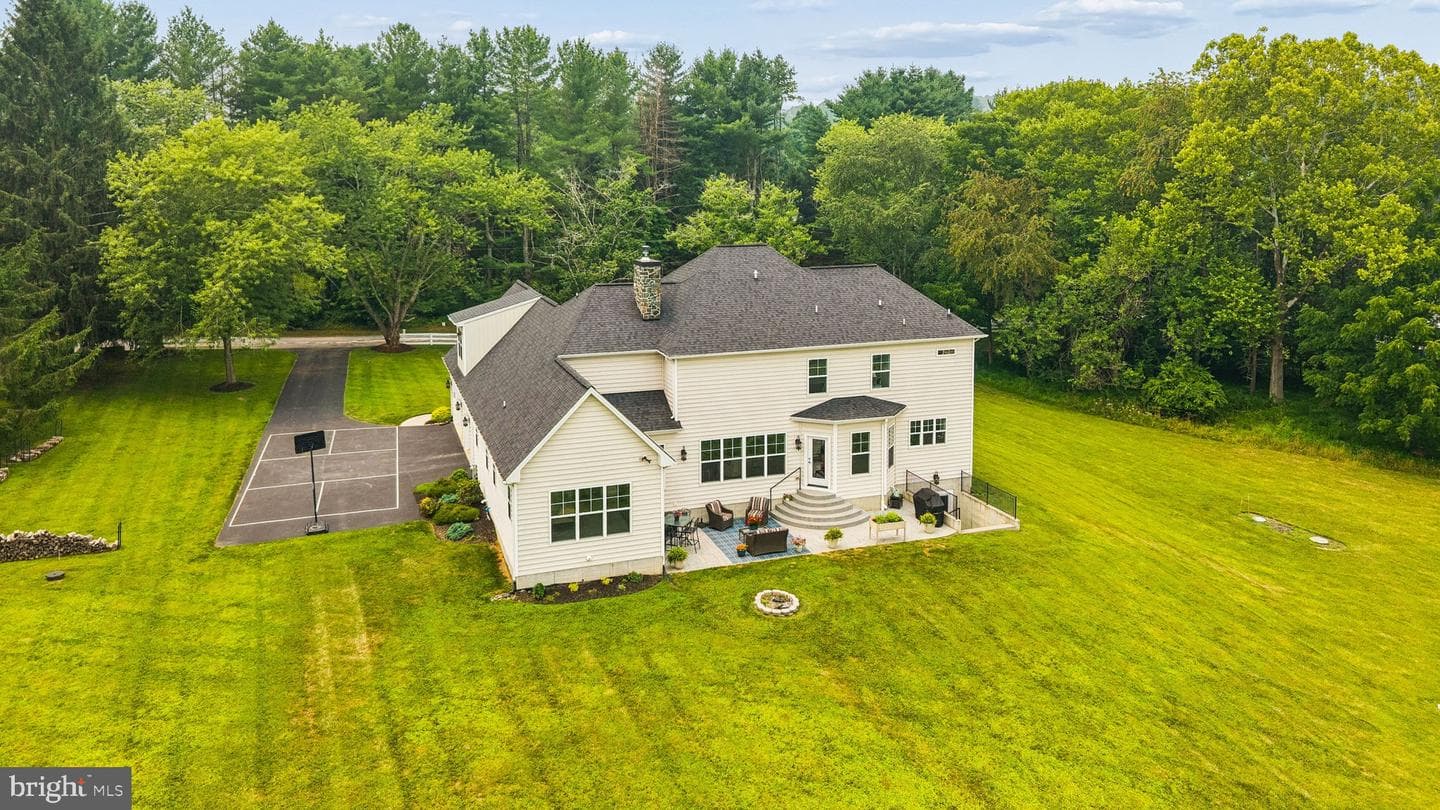 18207 Bunker Hill Road photo 4