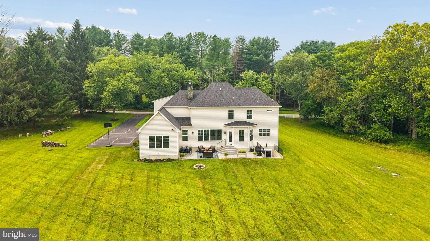 18207 Bunker Hill Road photo 5