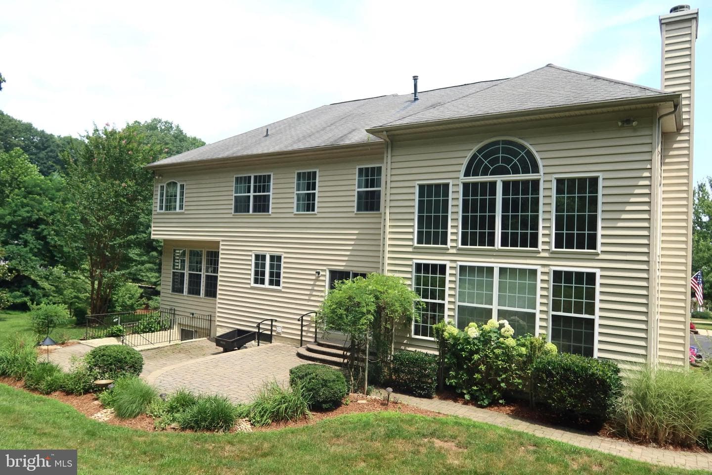 915 Zenith Drive photo 3