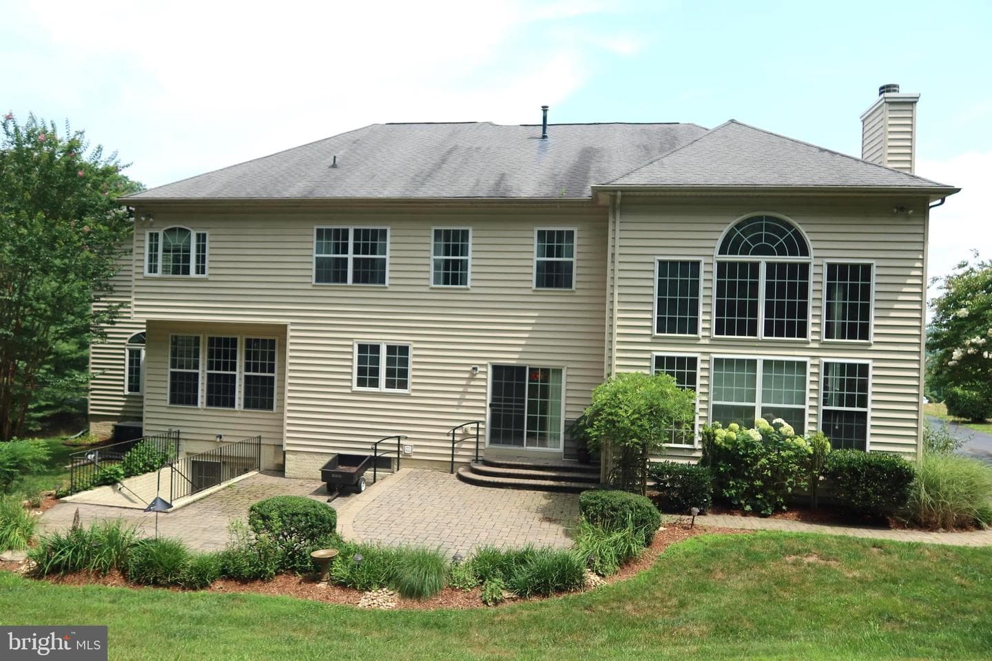 915 Zenith Drive photo 4