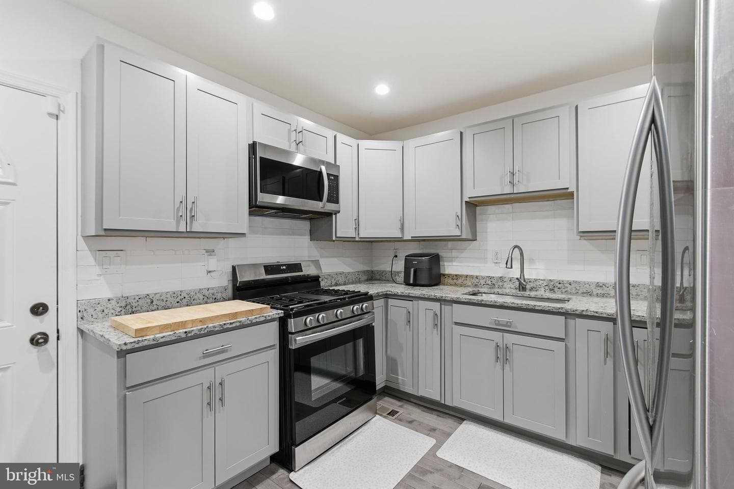 1742 Leslie Road photo 12