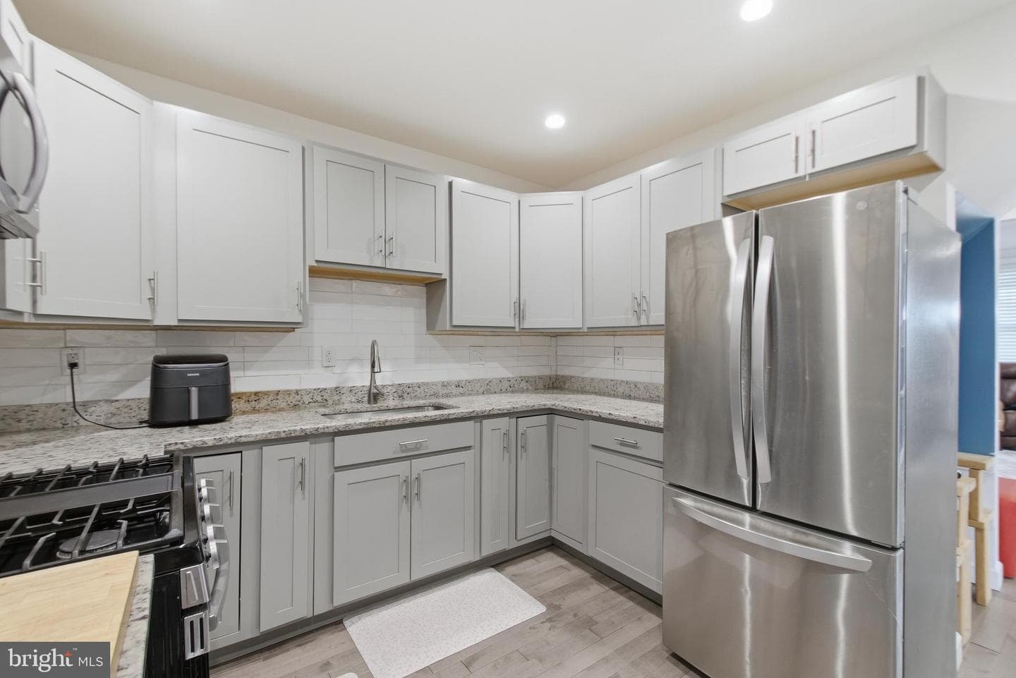 1742 Leslie Road photo 14