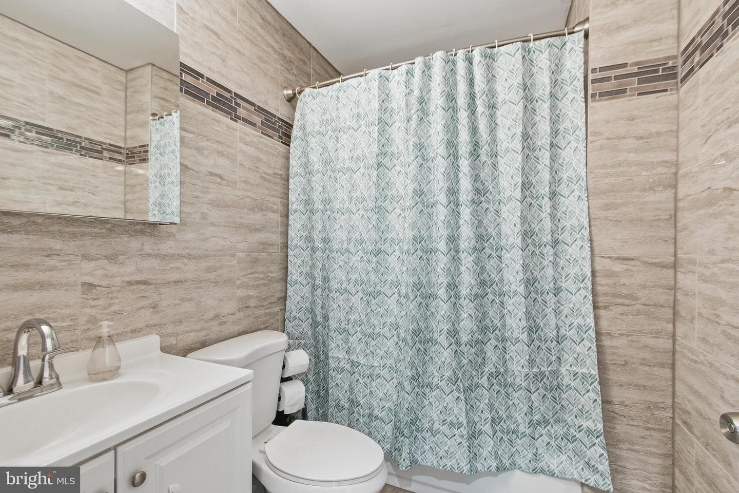 1742 Leslie Road photo 18