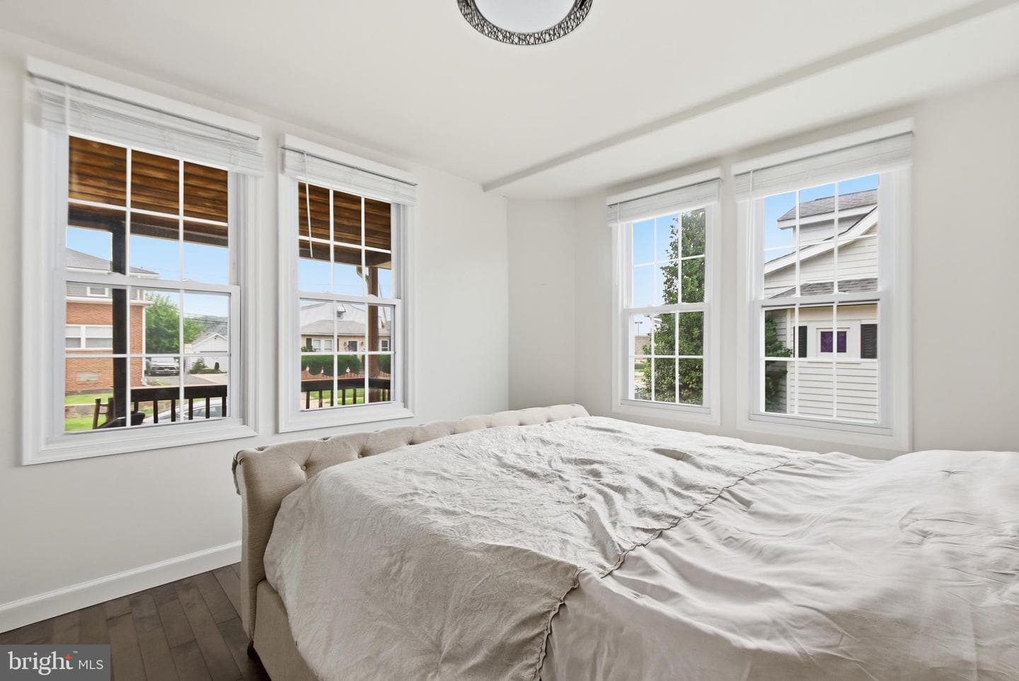 1742 Leslie Road photo 19