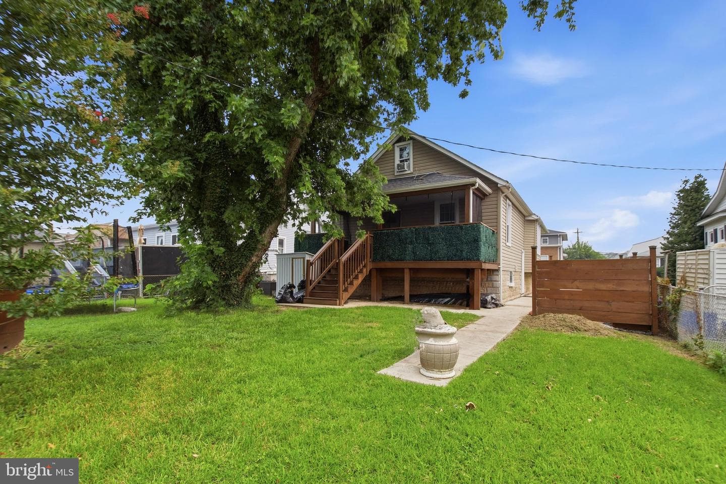 1742 Leslie Road photo 35