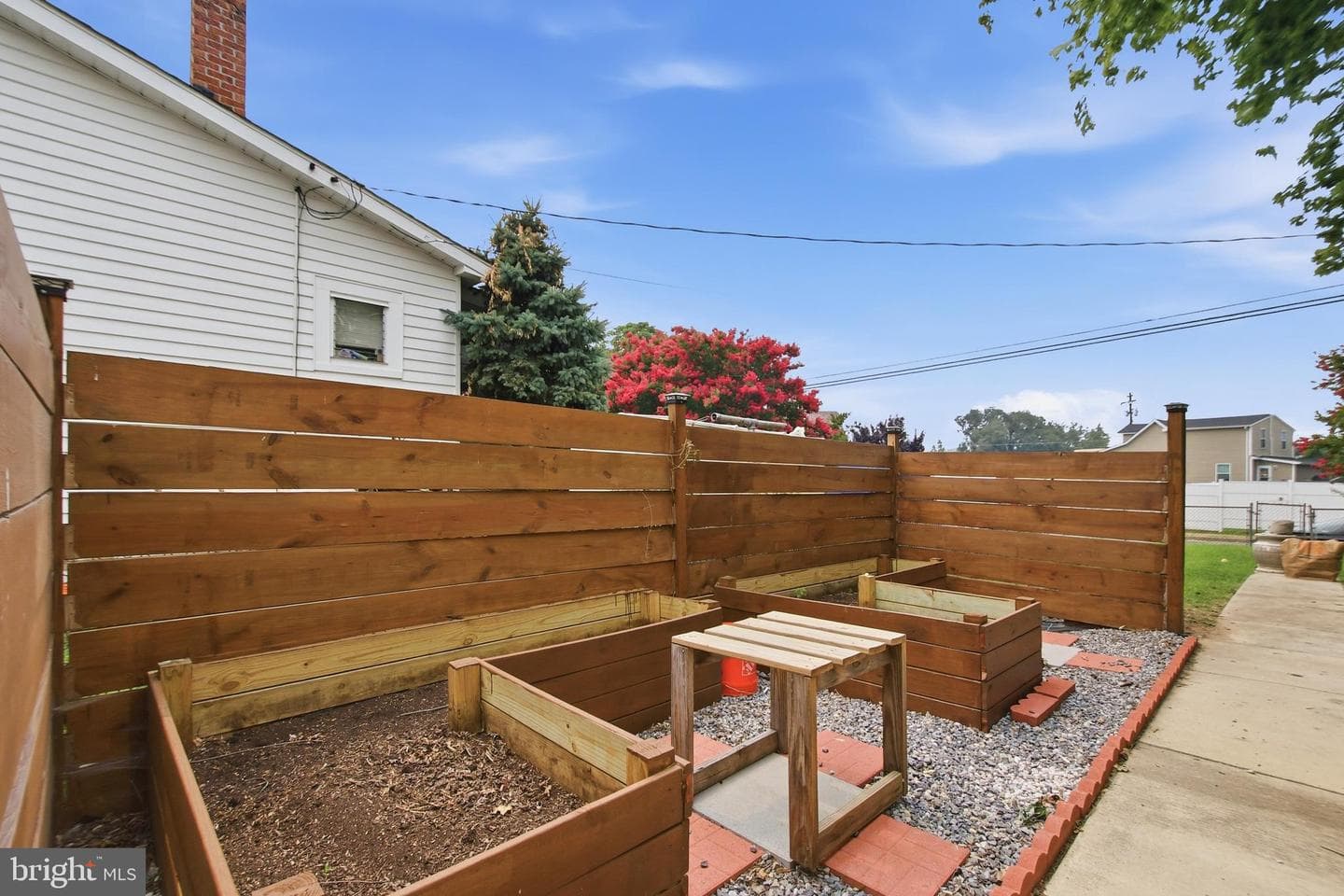 1742 Leslie Road photo 39