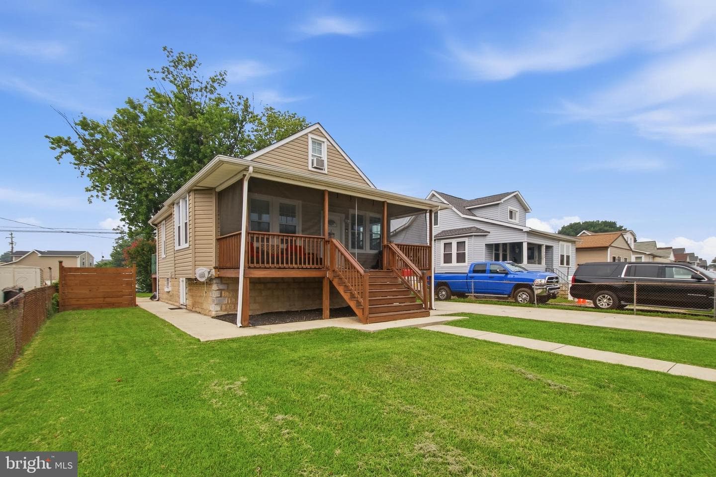 1742 Leslie Road photo 4
