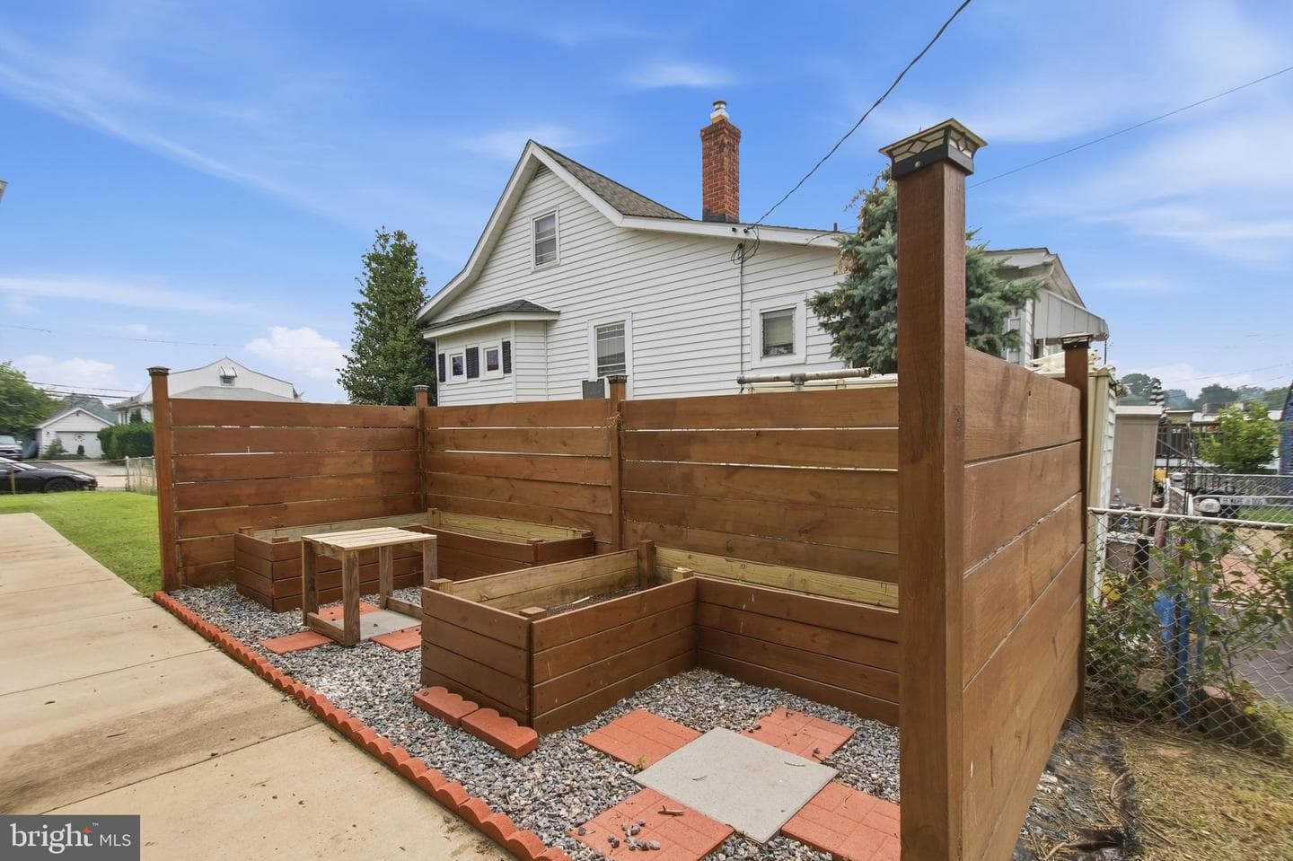 1742 Leslie Road photo 40
