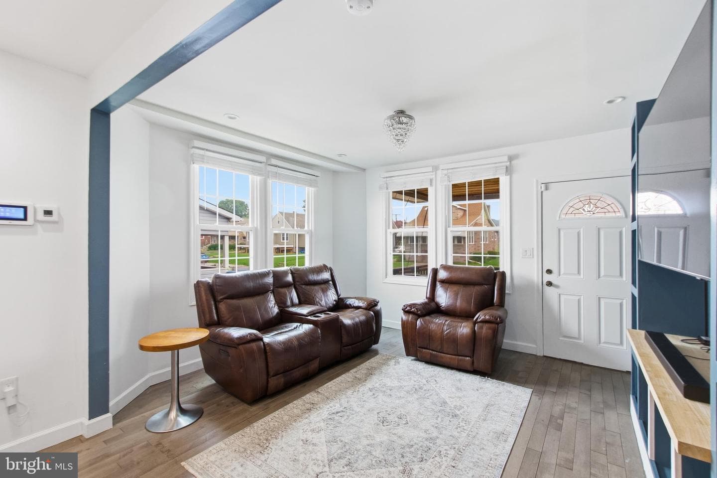 1742 Leslie Road photo 7