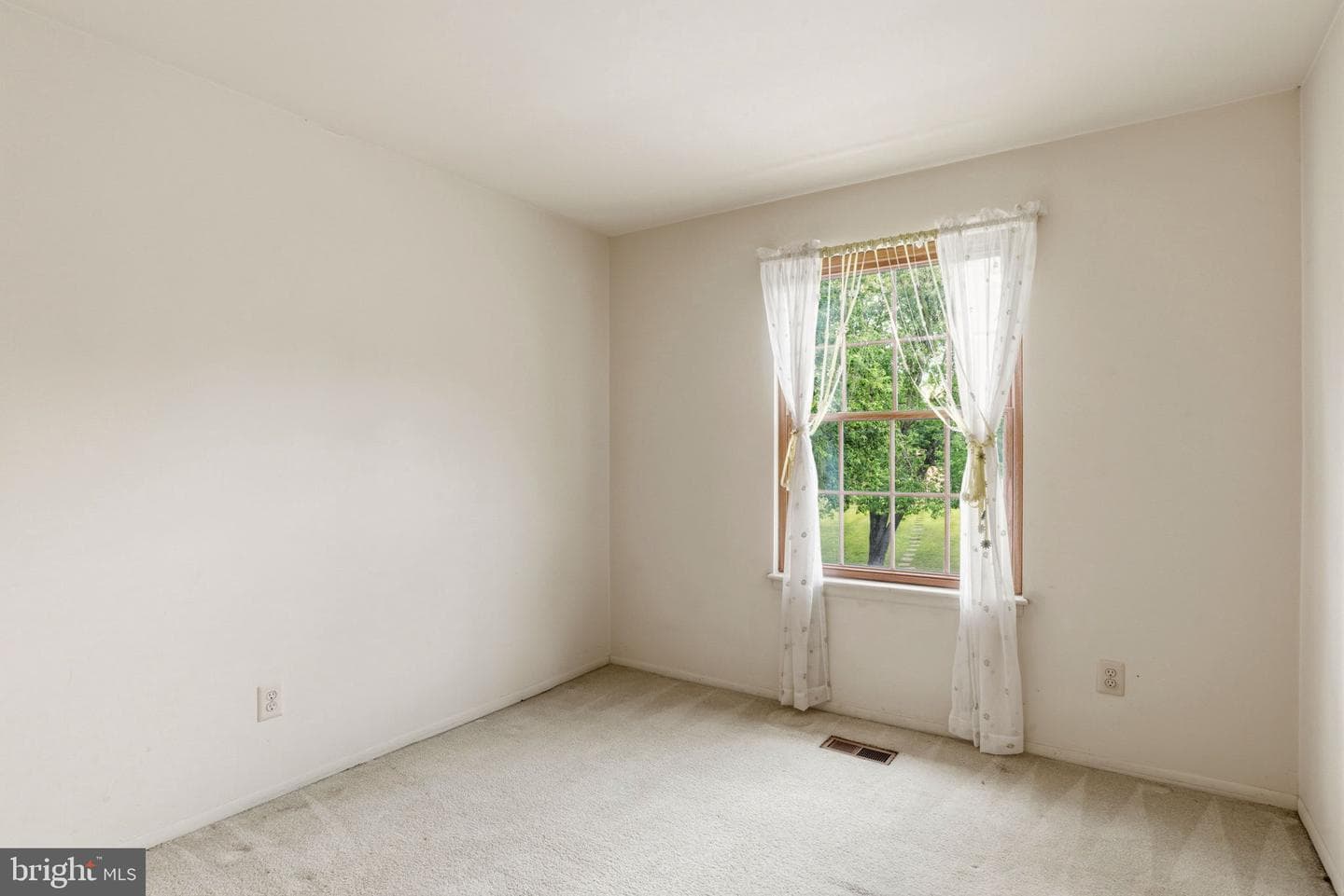 28 Valley Crossing Circle photo 18