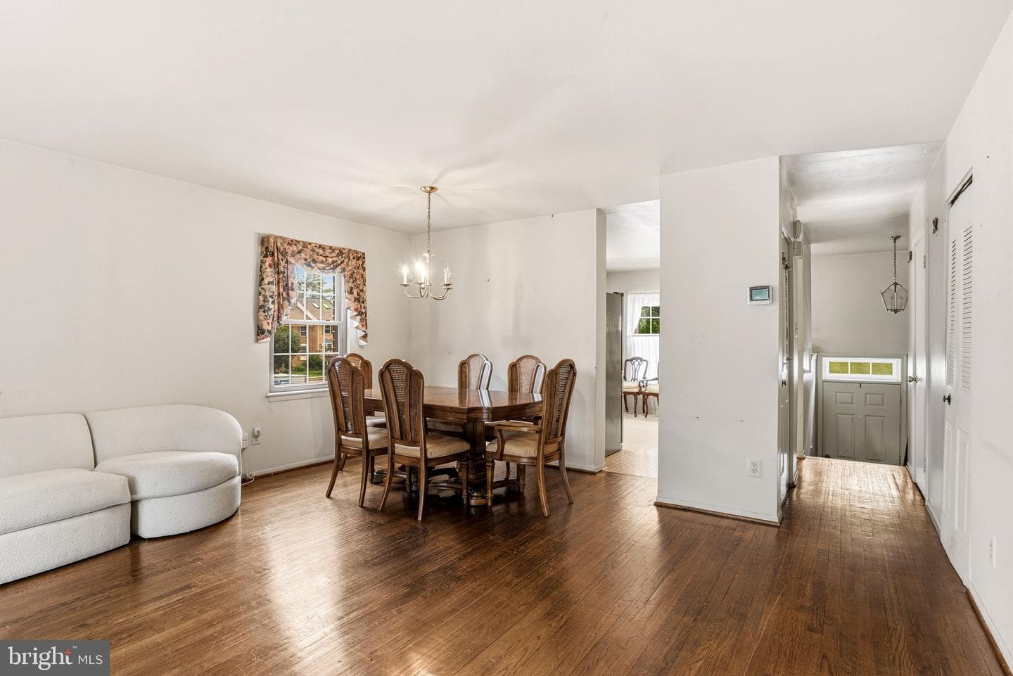 28 Valley Crossing Circle photo 5