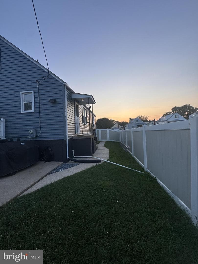 7829 Aiken Avenue photo 12