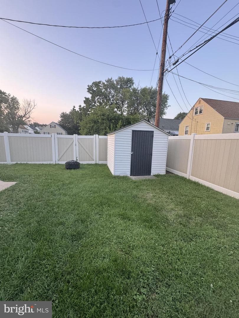 7829 Aiken Avenue photo 15