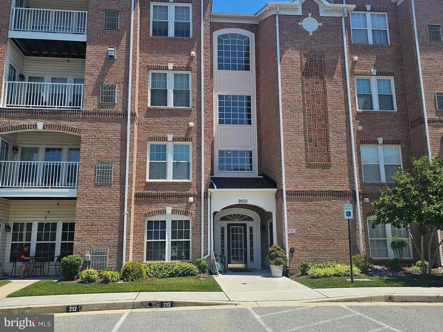 9501 Kingscroft Terrace #h photo 4