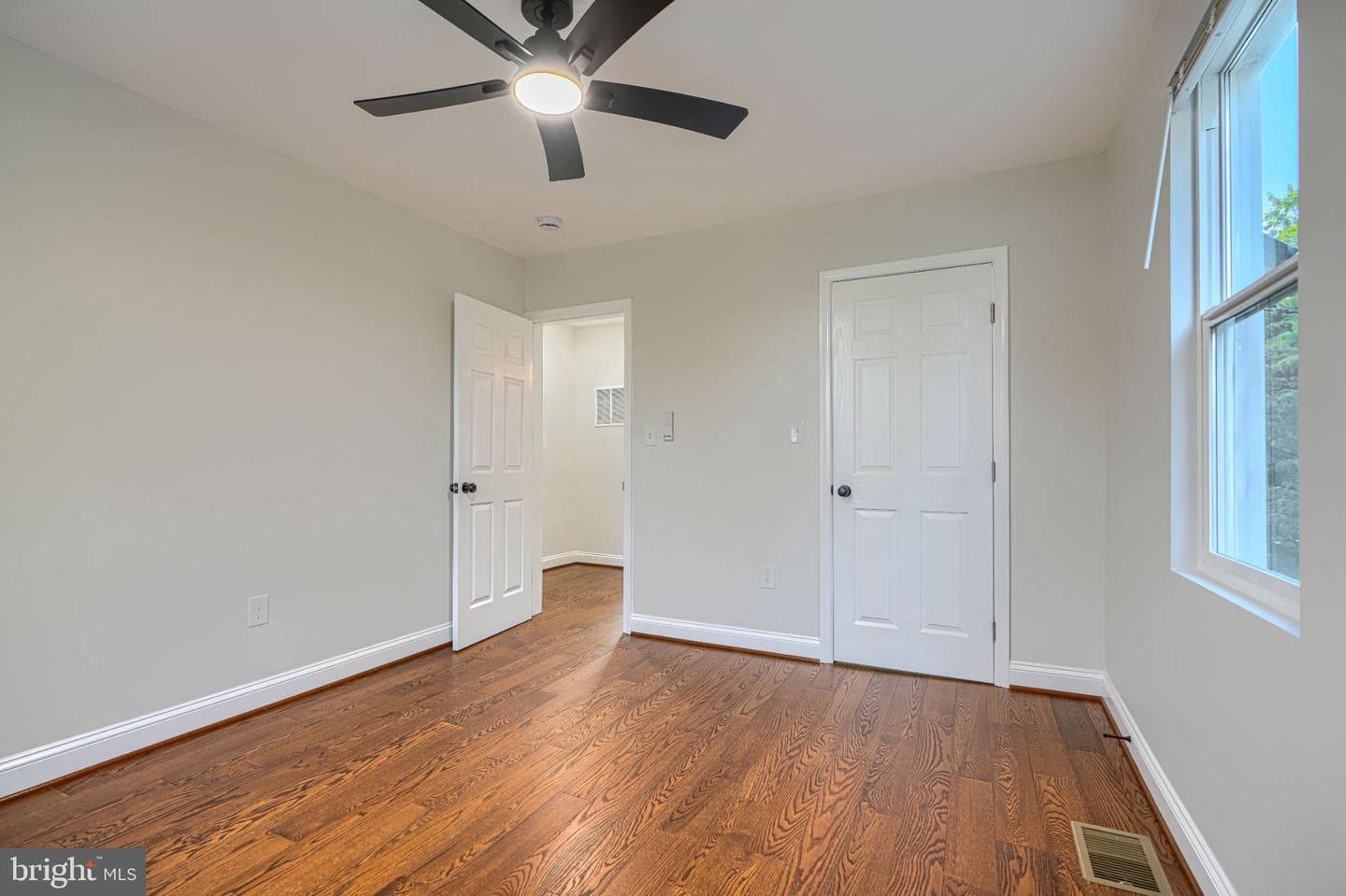 4514 Kenwood Avenue photo 31