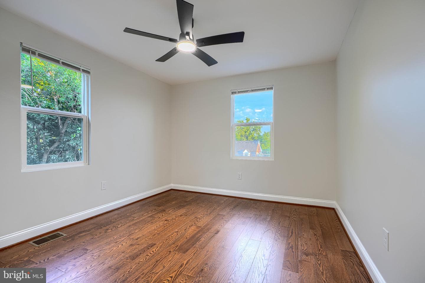 4514 Kenwood Avenue photo 32