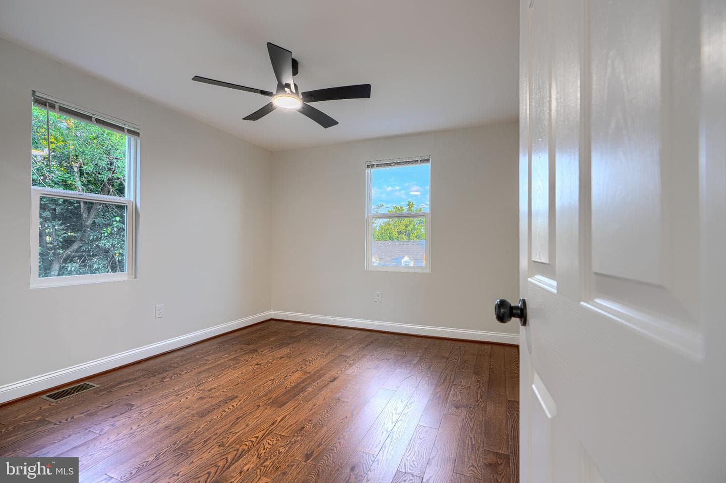 4514 Kenwood Avenue photo 33