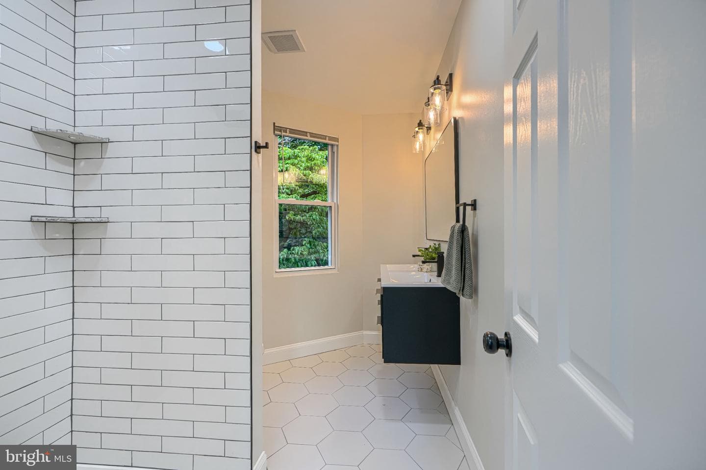 4514 Kenwood Avenue photo 48