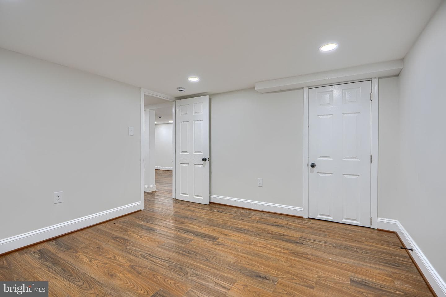 4514 Kenwood Avenue photo 56