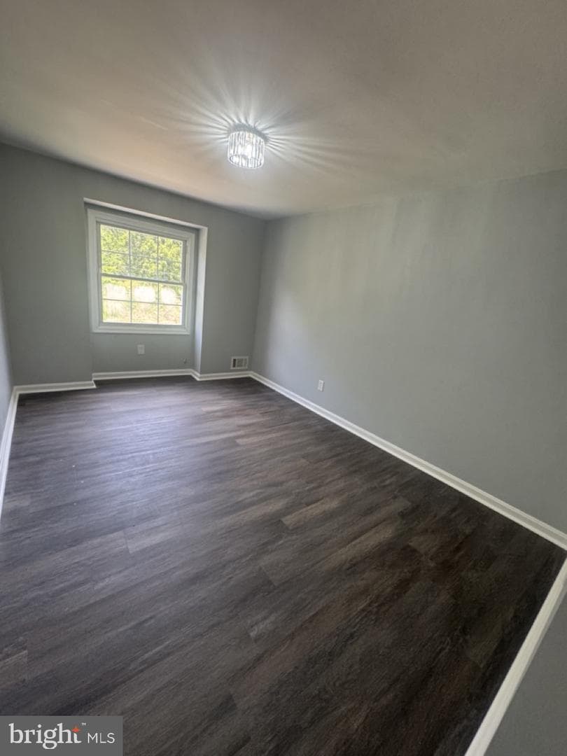5626 Whitby Road photo 17